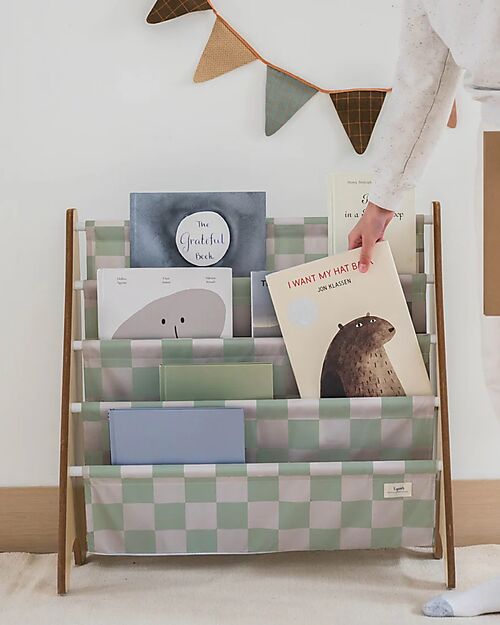 3 Sprouts Libreria Frontale Montessoriana - Scacchi - Verde - Poliestere Riciclato - 61 x 63 x 25,4 cm Librerie Montessoriane