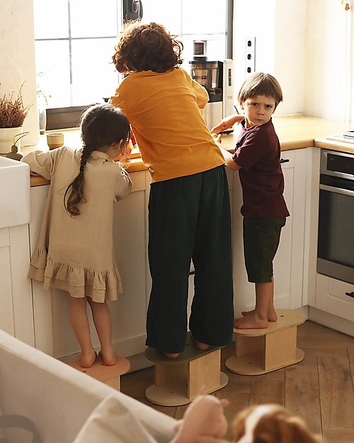 Babai Toys Sgabello Antiscivolo in Legno Montessori - Terra - Stimola l'Autonomia e la Fantasia del tuo Bambino Sgabelli