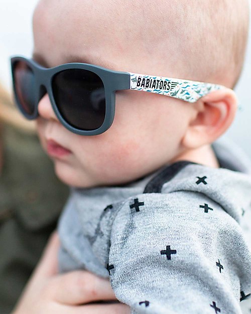 Babiators Occhiali da Sole Navigator, Shark-tastic - 100% Protezione UV - GARANZIA 1 ANNO Lost&Found Occhiali da Sole
