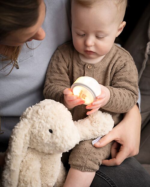 Baby's Only Peluche Coniglietto Bibi con Suoni Bianchi, Ninne Nanne e Luce Notturna - Sabbia - con Rilevamento del Pianto - Dalla nascita Peluche