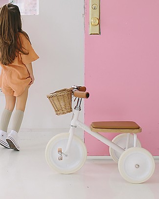 Banwood Triciclo Legno ed Ecopelle con Cestino e Maniglione Removibile - Bianco - Dai 2 anni Biciclette