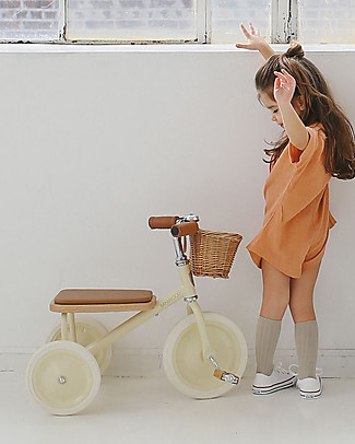 Banwood Triciclo Legno ed Ecopelle con Cestino e Maniglione Removibile - Panna - Dai 2 anni Biciclette