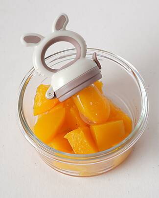 Bo Jungle Mangiafrutta con Impugnatura Ergonomica - Dune - 3+ Mesi Porta Merenda