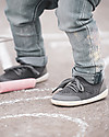 Bobux OUTLET Scarpina Step-Up Play Knit - Smoke - Taglia 22, Morbido Tessuto Elastico! - Pezzo di Showroom Scarpe