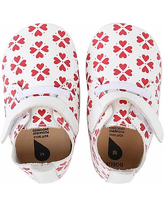 Bobux Scarpina Soft Sole, Bianco Rosso Cuoricini con Strappo - La cosa migliore dopo i piedi scalzi! Soft Sole Bobux