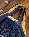 Cabbage Crochet Club per Family Nation Borsa Everyday Blu Notte con Nastro Gros Giallo - 100% Fatto a mano con filati riciclati Borse Shopper