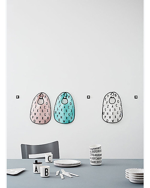 Design Letters & Friends Bavaglino Alfabeto, Rosa - Collezione “AJ Vintage ABC” by Arne Jacobsen Bavagli Classici