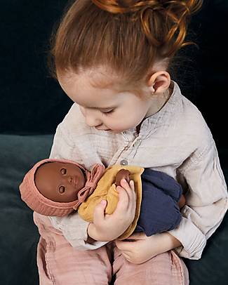 Djeco Bambola Mimosa - 32cm - con Abiti Realistici - Collezione Pomea Bambole