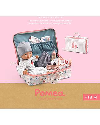 Djeco Bambola Vanille e la sua Valigia Magica con Tutti gli Accessori - Pomea Collection - 32 cm - 18m+ Bambole