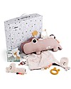 Done By Deer Goodie Box Primi Giochi - Set con Cuscino Multisensoriale, Copertina, Massagengive in Silicone e Sonaglio - Cipria - Perfetta Idea Regalo! Giochi per Neonati_