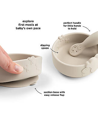 Done By Deer Set Pappa da Apprendimento - Stick & Stay - Ciotola e Cucchiaio - Sheepy - Sabbia - 100% Silicone Alimentare Set Pappa