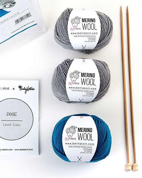 Family Nation + BettaKnit Kit Maglia Fai da Te Sciarpa e Cappello Pixie Blu - 100% Lana Merino Sciarpe
