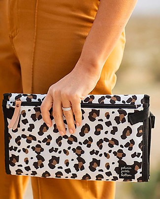 Family Nation Kit A Spasso Leopard - Pochette Cambio Pannolino + Set Ciucci Bibs + Borsa Termica in Omaggio Trousse e Pochette