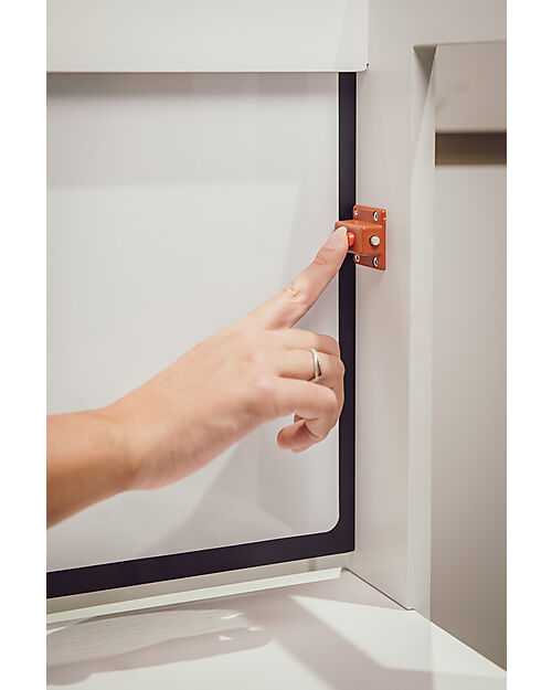 Family Nation Torre Montessori 3 in 1 - Bianco - Lavagna Magnetica e Convertibile in Tavolo+Sedia Torri Montessoriane_