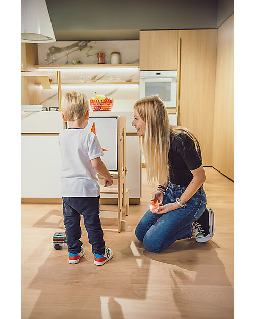 Family Nation Torre Montessori 3 in 1 - Natural - Lavagna Magnetica e Convertibile in Tavolo+Sedia Torri Montessoriane_