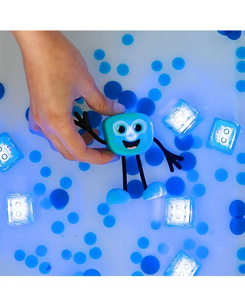 Glo Pals Set Personaggio Blair - con 2 Cubi Inclusi - Azzurro - Adatto da 3 anni - 100% Plastica Riciclata Giochi Sensoriali_