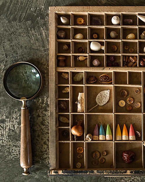 Grapat Baby Sticks - 6 Piccoli Gnomi Multicolore - 6 Cilindri di Cartone - Legno Sostenibile Giochi Montessoriani