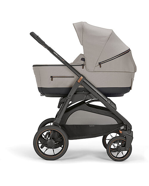 Inglesina Aptica XT System Quattro - Tundra Beige - Passeggino + Culla Standup + Seggiolino Auto Darwin Recline Passeggini Trio e Duo