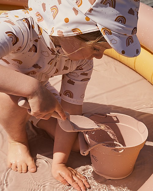 Liewood Cappellino Stile Legionario con Orecchie Senia - Rainbow Love Sabbia - Tessuto swimwear certificato! Cappelli Estivi