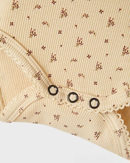 Lil Atelier Body Maniche Lunghe - Fiori - con Volant - Wood Ash - Cotone Bio Body Manica Lunga