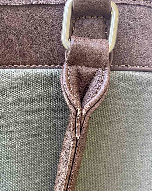 Little Unicorn OUTLET - Borsa Cambio in Ecopelle Petite Manifest, Verde Oliva - Con materassino e ganci per passeggino - Pezzo di Showroom Borse Cambio