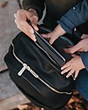 Little Unicorn Zaino Cambio in Ecopelle Skyline - Nero - Include fasciatoio da viaggio e ganci passeggino! Zaini Scuola