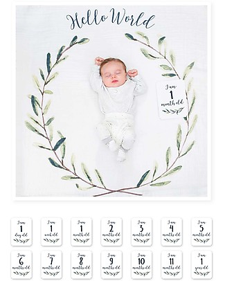 Lulujo Baby Kit Primo Anno Hello World - Copertina Swaddle in Mussola di Cotone + 14 Cards - Per i bebè più social! Swaddle di Mussola