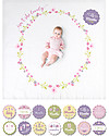 Lulujo Baby Kit Primo Anno Isn't She Lovely - Copertina Swaddle in Mussola di Cotone + 14 Cards - Per i bebé più social! Swaddle di Mussola