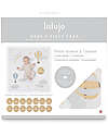 Lulujo Baby Kit Primo Anno Notre Hymne a l'Amour - Copertina Swaddle in Mussola di Cotone + 14 Cards - Per I Bebè più Social Swaddle di Mussola
