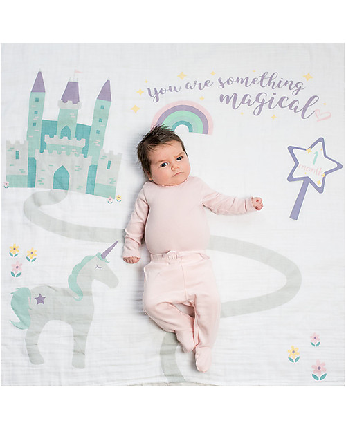 Lulujo Baby Kit Primo Anno Something Special - Copertina Swaddle in Mussola di Cotone + 14 Cards - Per i bebé più social! Swaddle di Mussola