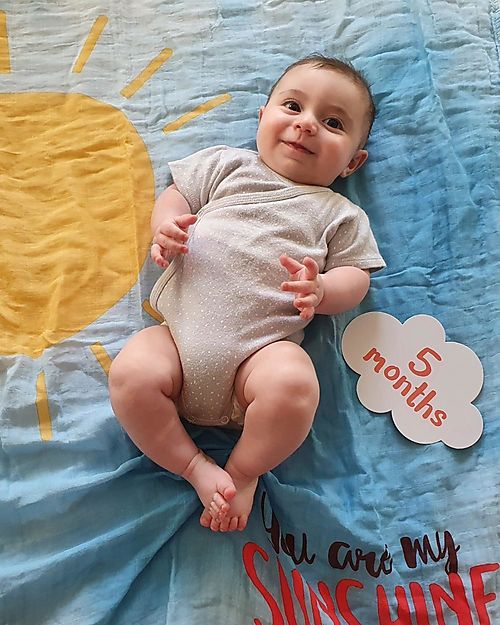 Lulujo Baby Kit Primo Anno You Are my Sunshine - Copertina Swaddle in Mussola di Cotone + 14 Cards, You Are my Sunshine - Per i bebé più social! Swaddle di Mussola