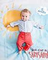 Lulujo Baby Kit Primo Anno You Are my Sunshine - Copertina Swaddle in Mussola di Cotone + 14 Cards, You Are my Sunshine - Per i bebé più social! Swaddle di Mussola