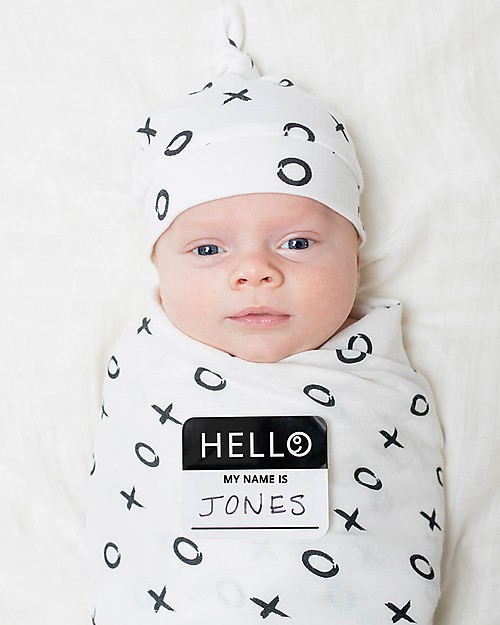 Lulujo Baby Set Hello World, Cappellino + Swaddle, Baci e Abbracci, 120 x 120 cm - Bambù Swaddle di Mussola