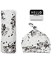 Lulujo Baby Set Hello World, Cappellino + Swaddle, Black Floral, 120 x 120 cm - Bambù Swaddle di Mussola