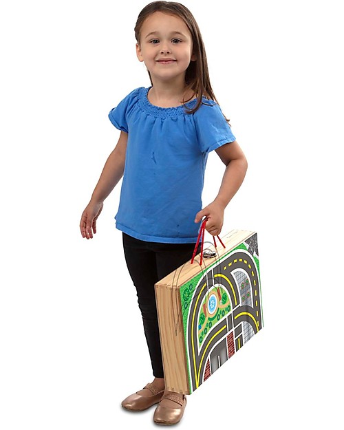Melissa & Doug Set Ferrovia Portatile in Legno - Include Sfondo + Treno e Costruzioni! Macchine e Trenini  in Legno