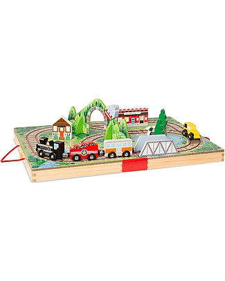Melissa & Doug Set Ferrovia Portatile in Legno - Include Sfondo + Treno e Costruzioni! Macchine e Trenini in Legno