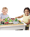 Melissa & Doug Set Ferrovia Portatile in Legno - Include Sfondo + Treno e Costruzioni! Macchine e Trenini  in Legno