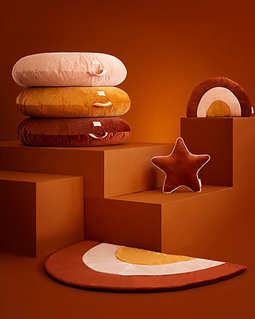 Nobodinoz Tappeto Gioco in Velluto - Arcobaleno Marrone - 105x70 Cuscini Arredo