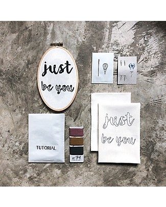 Numero 74 Kit Ricamo con Telaio ad Anello Ovale Just Be You - 21x13 cm Kit Fai Da Te