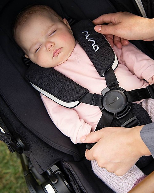 Nuna Trio Triv Riveted con Navicella e Seggiolino Auto Pipa Next Passeggini Trio e Duo
