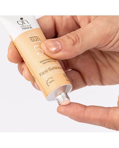 Officina Naturae Crema Solare Viso Anti Età SPF 50 - 30 ml - con Vitamina C e Acido Ialuronico Solari