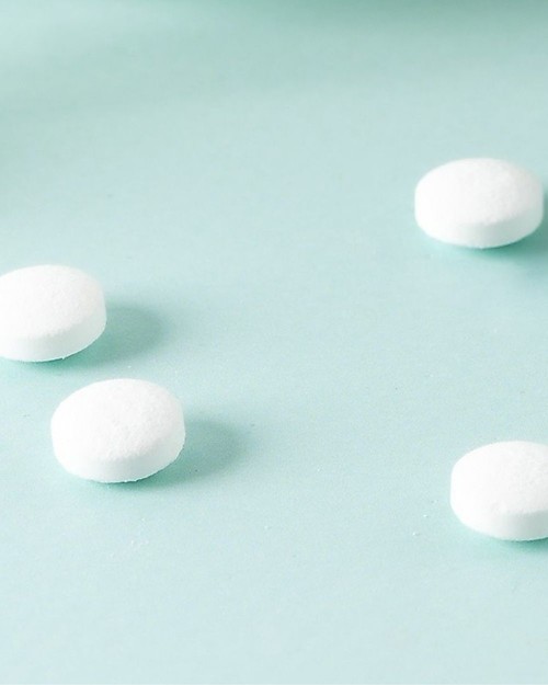 Officina Naturae Dentifricio in Pastiglie - Menta - 115 Pastiglie - Biosostenibile e Plastic Free! Dentifrici