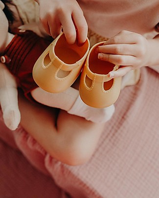 Olli Ella Scarpe per Bambola Dinkum - Giallo Mais Accessori Bambole
