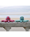Pebble Piovra Rosa - Pupazzino con Sonaglio (Altezza 15 cm) - Fair Trade Sonagli