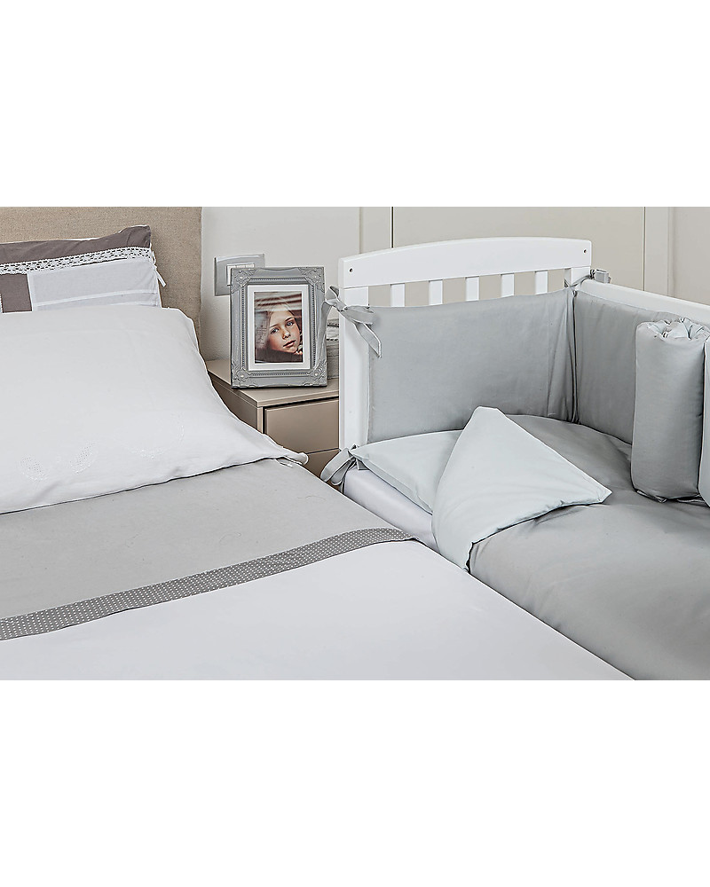 culla next to me in legno