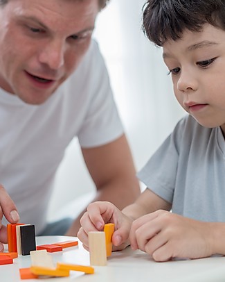 PlanToys Domino Colorato in Legno - Migliora Concentrazione e Coordinazione Giochi Creativi