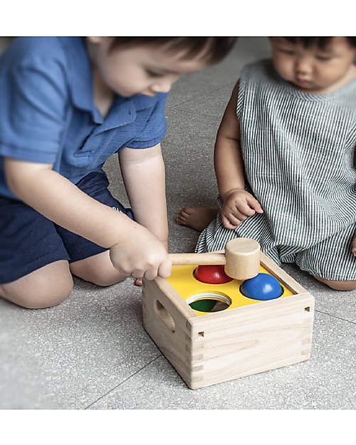 PlanToys Gioco di Incastri in Legno Martello Colpisci Palline con Scatola Gialla - Divertente ed ecologico! Incastri in Legno