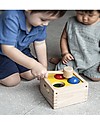 PlanToys Gioco di Incastri in Legno Martello Colpisci Palline con Scatola Gialla - Divertente ed ecologico! Incastri in Legno