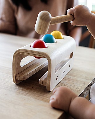 PlanToys Gioco di Incastri in Legno Martello Colpisci Palline - Divertente ed ecologico! Giochi Per Neonati