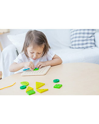 PlanToys Lavagnetta in Legno Creativa con Lacci e Formine - Migliora le capacità motorie e la coordinazione Giochi Creativi